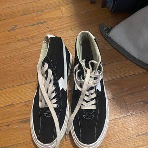 Stepney Workers Club Men's Black and White Trainers